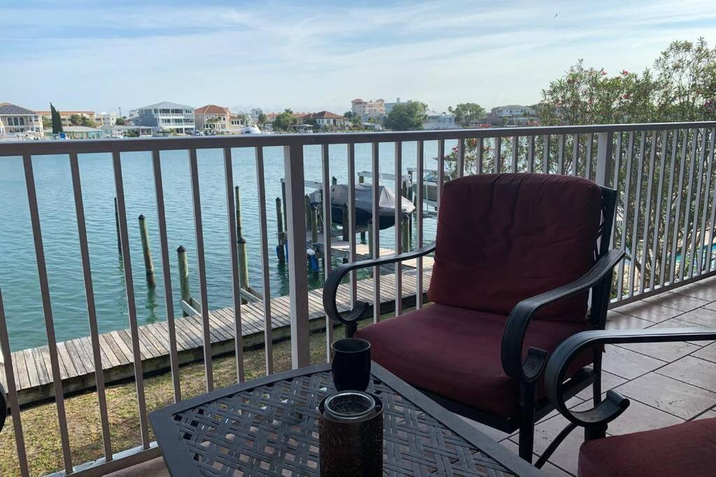 Luxury And Spacious Waterside Getaway クリアウォーター・ビーチ エクステリア 写真