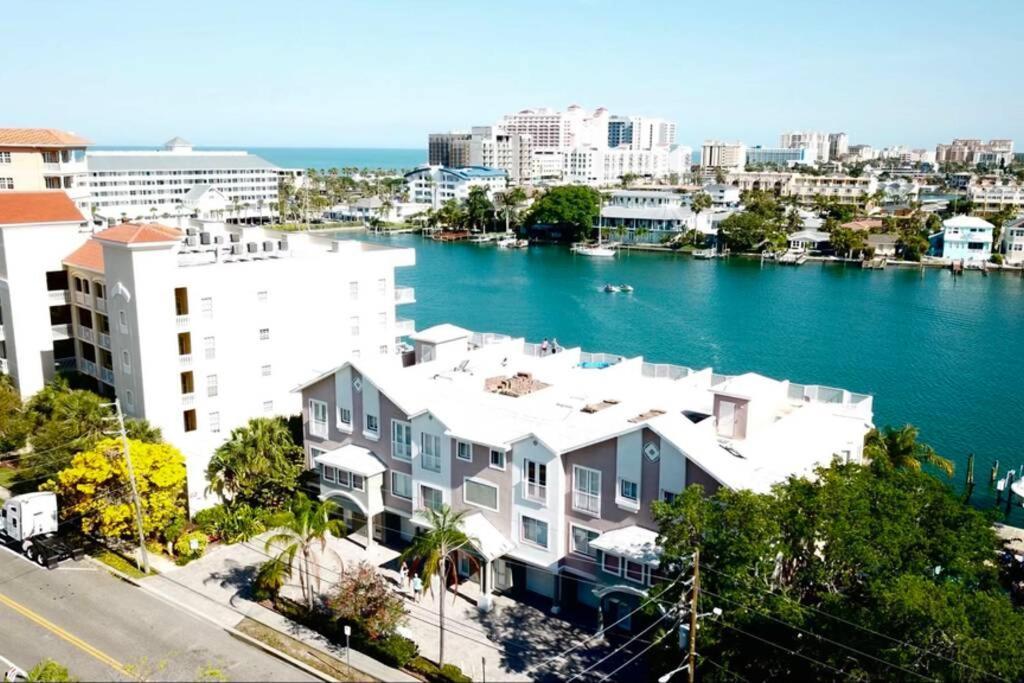 Luxury And Spacious Waterside Getaway クリアウォーター・ビーチ エクステリア 写真